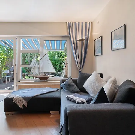 Schoenes Maritimes Haus Appartamento *